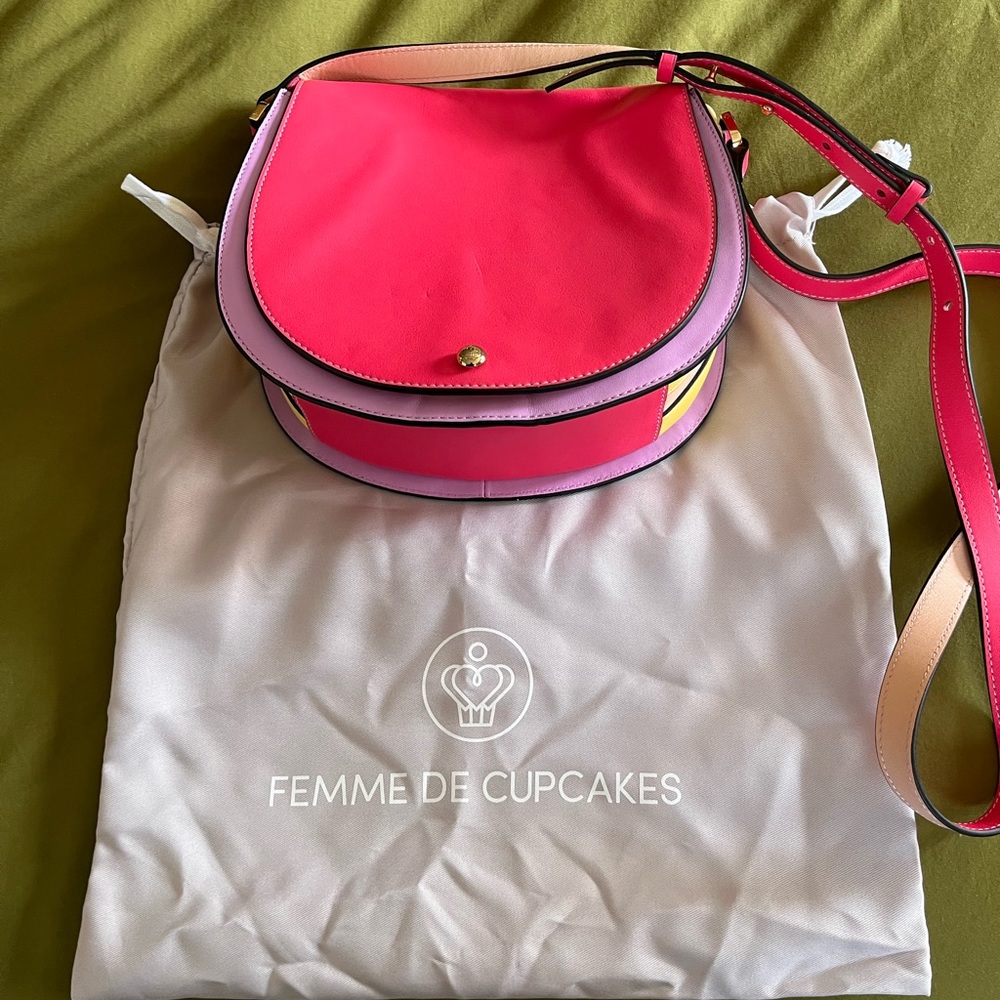 Femme De Cupcakes Crossbody Purse